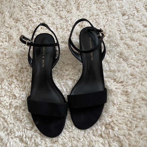 ❌SOLD❌ Charles & Keith Heels - Picture 2 of 4